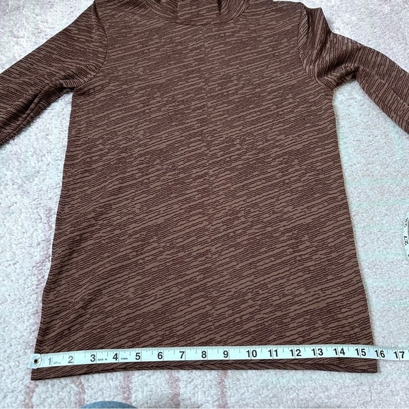 Athleta Brown Stripe Flurry Seamless Turtleneck Size Medium Outdoors Winter - Picture 7 of 9